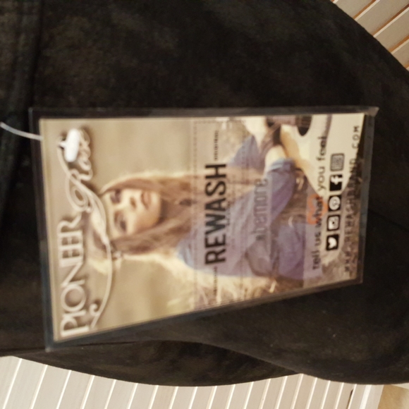 Pioneer Rose Women Velvet Pants - Picture 7 of 7